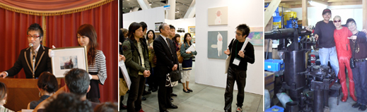 <中央>小山田徹によるインスタレーション<左>展示風景。左の窓からはお墓が見える<右>remoによる映像上映